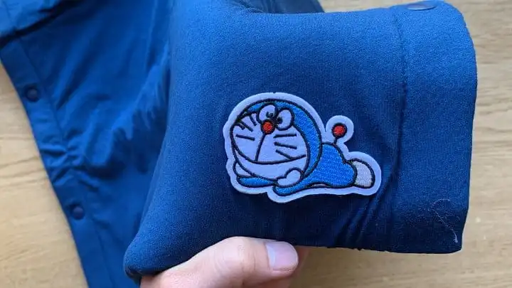 ブレインスリープピローのドラえもん限定バージョンのピローカバー ドラえもんを拡大　©眠活はじめました