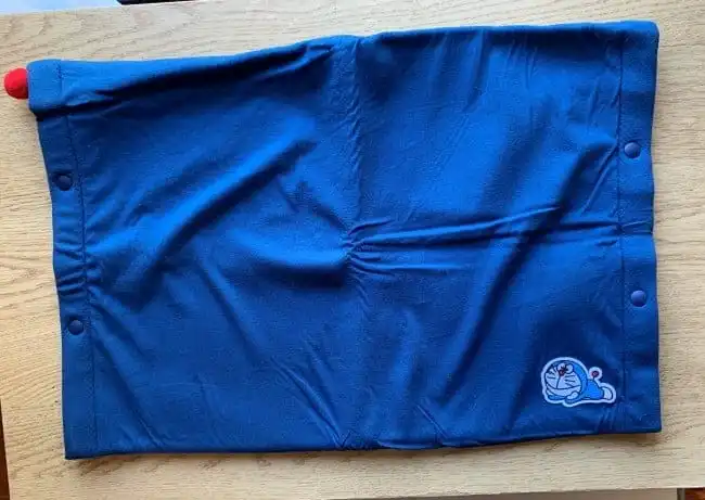 ブレインスリープピローのドラえもん限定バージョンのピローカバー ドラえもんのピローカバー（表側）©眠活はじめました