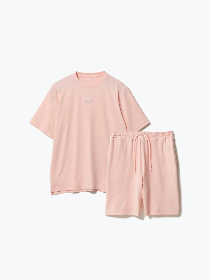 BAKUNE Mesh ピンクの上下セット(半袖Tシャツ・ショートパンツ)を平置きした写真